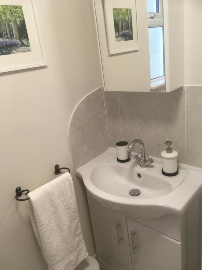 Cute Self-Contained Guest Room With Ensuite And Private Decked Porch In Glastonbury Ngoại thất bức ảnh